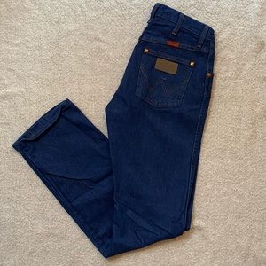 Women wrangler cowboy cut slim fit Jean